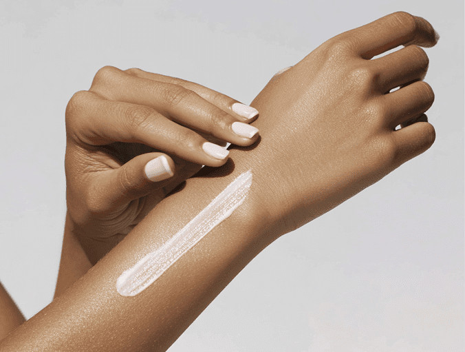 Анимация на руке от бренда L'enjee "Совершенный тон кожи".